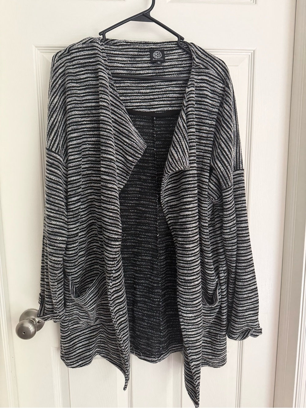 bobeau Black & Gray Striped Open-Front Cardigan